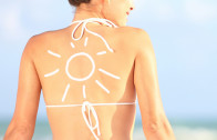 Come difendersi dal sole: i rischi dell’abbronzatura